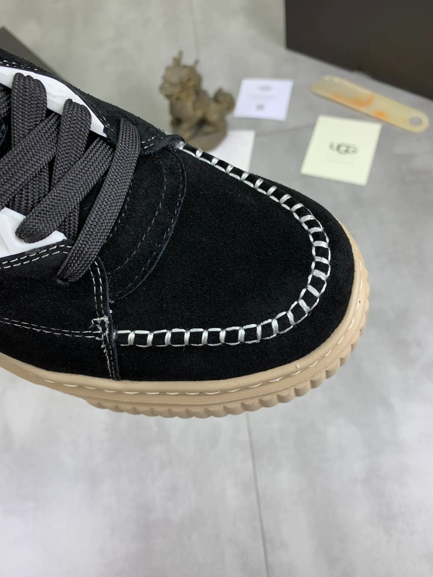 Men's shoes 💰P640 [New style] 💰 🆘 "Real wool" [UGG] 👉The popular men's shoes are synchronized with the official website 🔰The quality of the genuine products [satisfied] is not comparable to the imitations in the general market 🌀The upper is imported Italian frosted cowhide, and the lining is: foot pad 🅰️ grade 🐑Real wool👻Only Grade A can show the effect The hand feels smooth and delicate 🔱The shoe shape is grand, only genuine manufacturers can do it 🎄The perfect toughness of the original outsole 👻⬛️ allows customers to say goodbye to one-time consumption. Real wool lining, super warm. Available in black, brown and gray. Size: 39-44